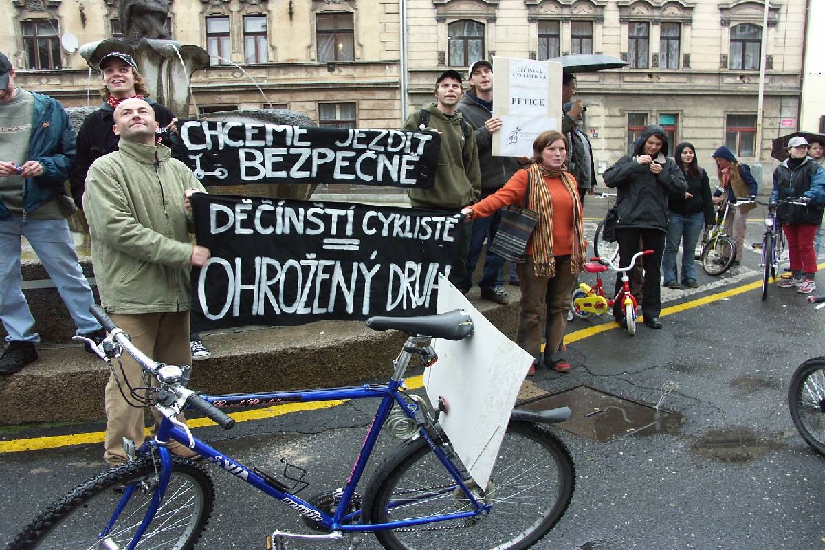 demo - cyklisticka petice 2004 -1