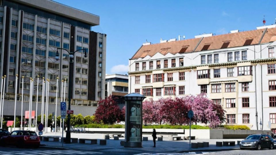 Soutěž na náměstí M. Formana spuštěna. Kritici i památkáři vyšachováni