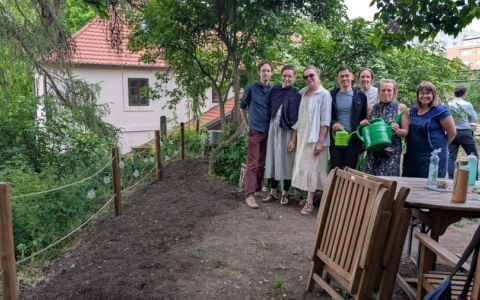Výsev květnaté louky v komunitní zahradě Táborka
