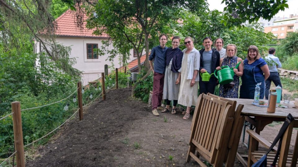 Výsev květnaté louky v komunitní zahradě Táborka
