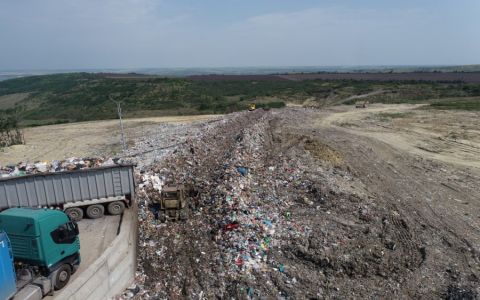 Garbage dump in Tintareni