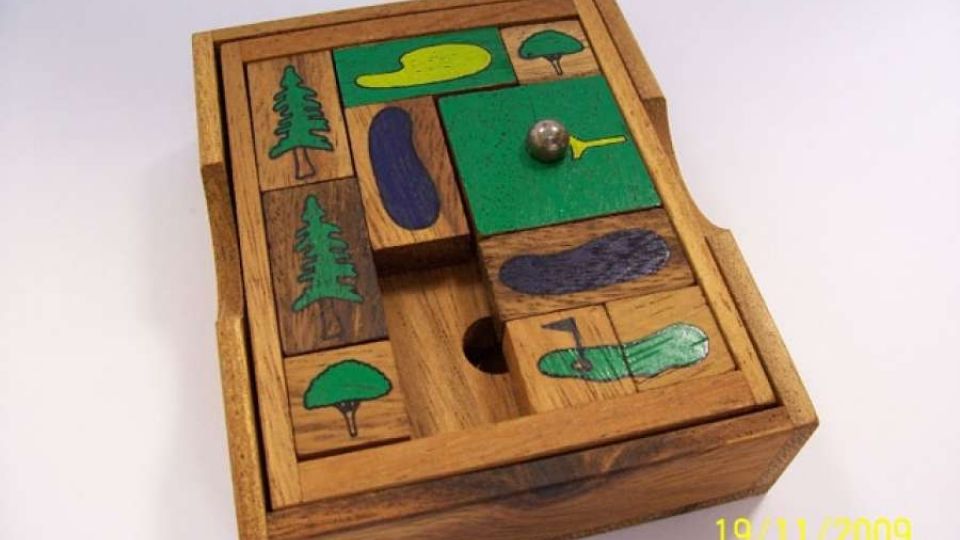 Dřevěné golfové puzle