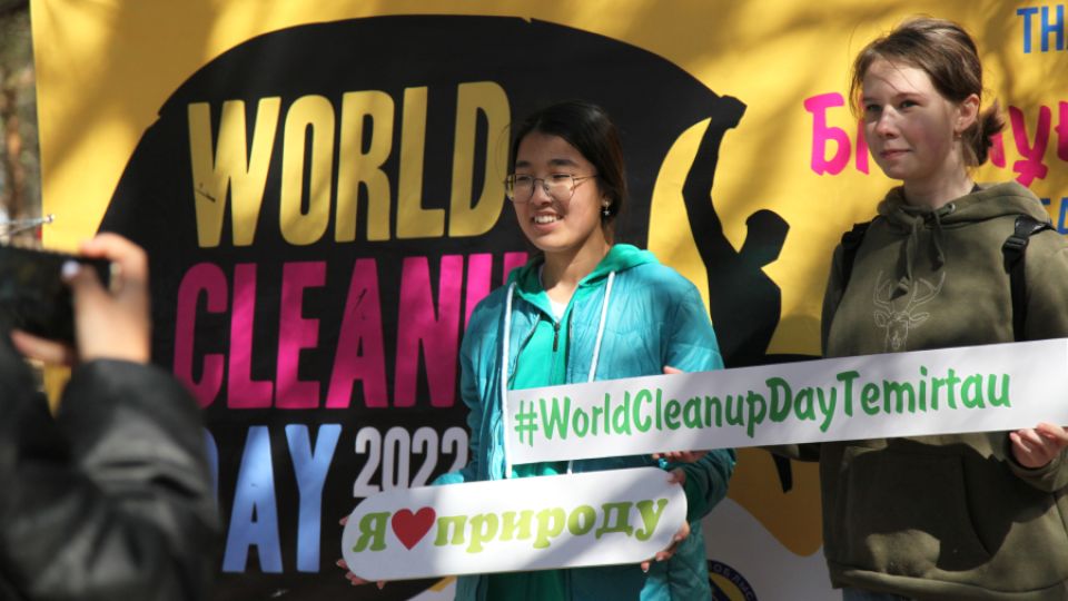 Kazakhstanis join World Cleanup Day to make their country a better place to live in