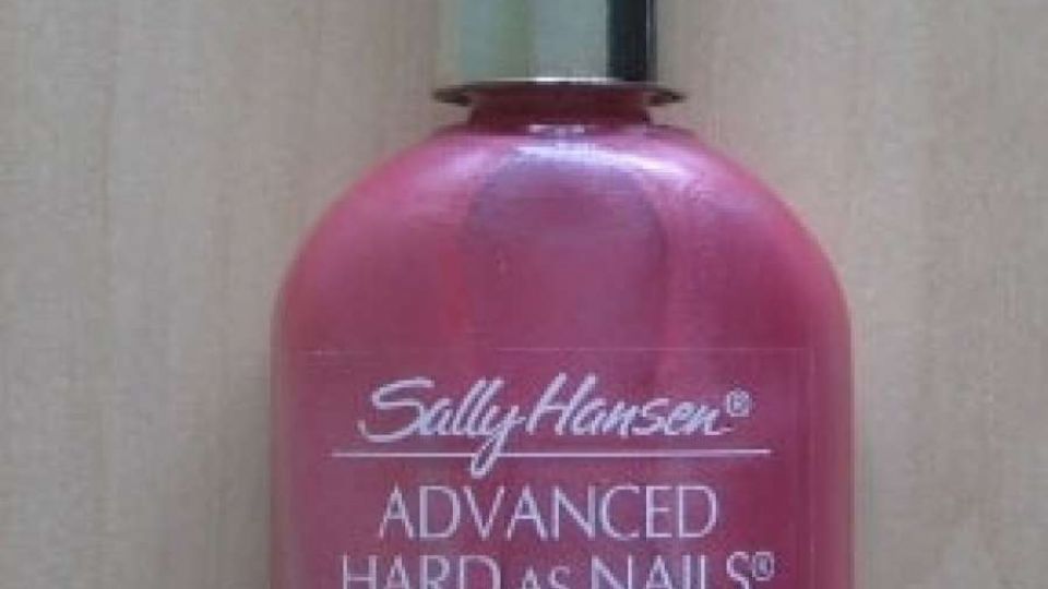 Lak na nehty “Advanced Hard as Nails”,Sally Hansen