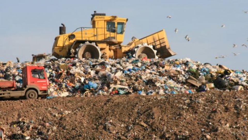 Města a obce mohou výrazně zvýšit recyklaci odpadů a ještě na tom ušetřit, ukázala studie Arniky
