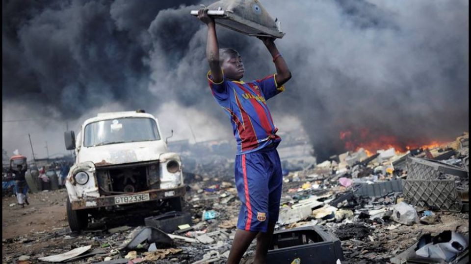 Toxická recyklace pokračuje. Její obětí jsou dělníci v rozvojových zemích i naše děti.