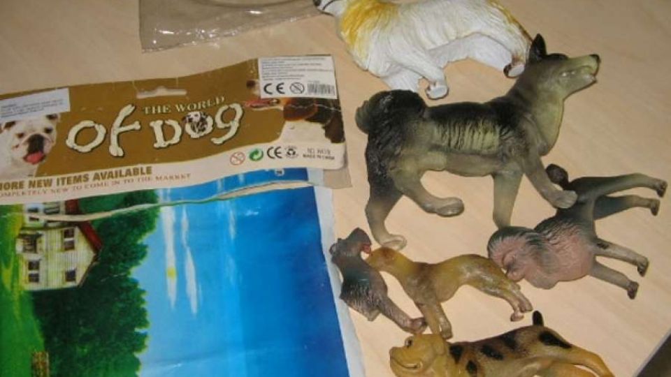 Plastová hračka – svět psů