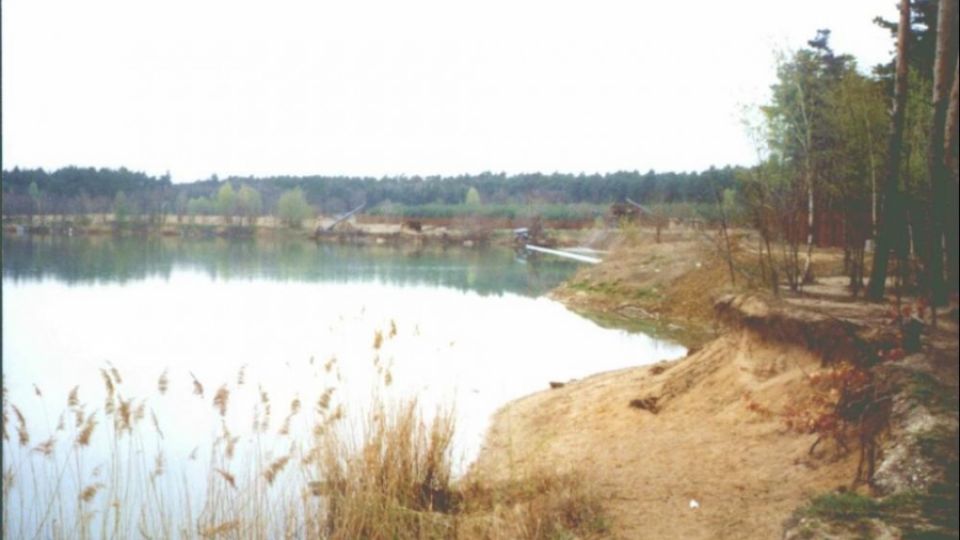 Čečelické jezero - budování zatěžovací lavice