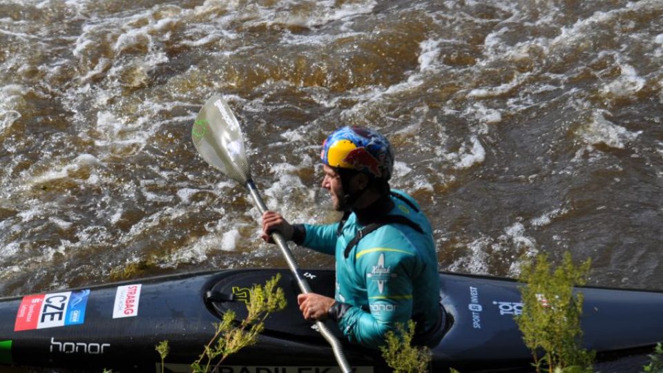 Kajakář Hradilek přišel o medaili na divoké řece! Co tu dělá ta přehrada?