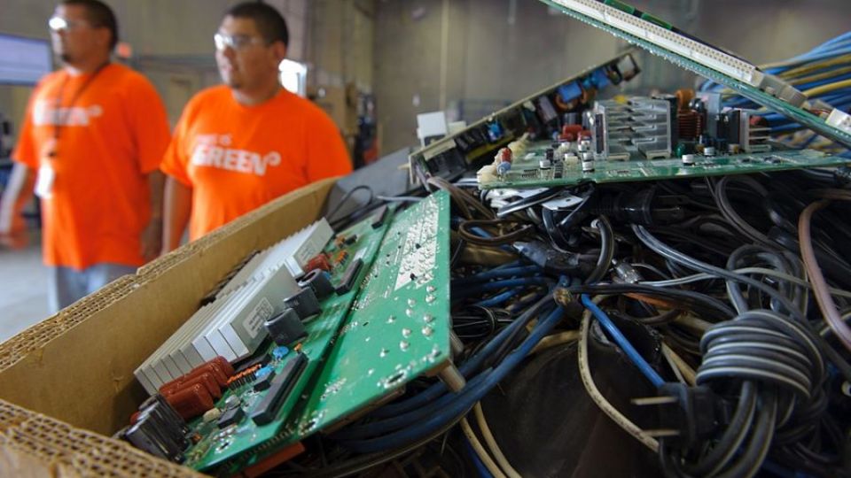 Stop elektrošrotu! Thajsko zakázalo dovoz vyřazené zahraniční elektroniky