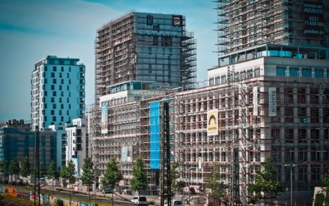 „Roadshow“ místo připomínkového řízení. Ministryně na výboru nedokázala obhájit přípravu novely stavebního zákona