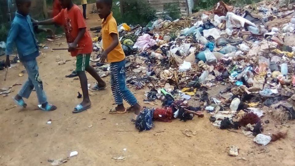Skládky odpadů a malé spalovny zdravotnických odpadů v Yaoundé