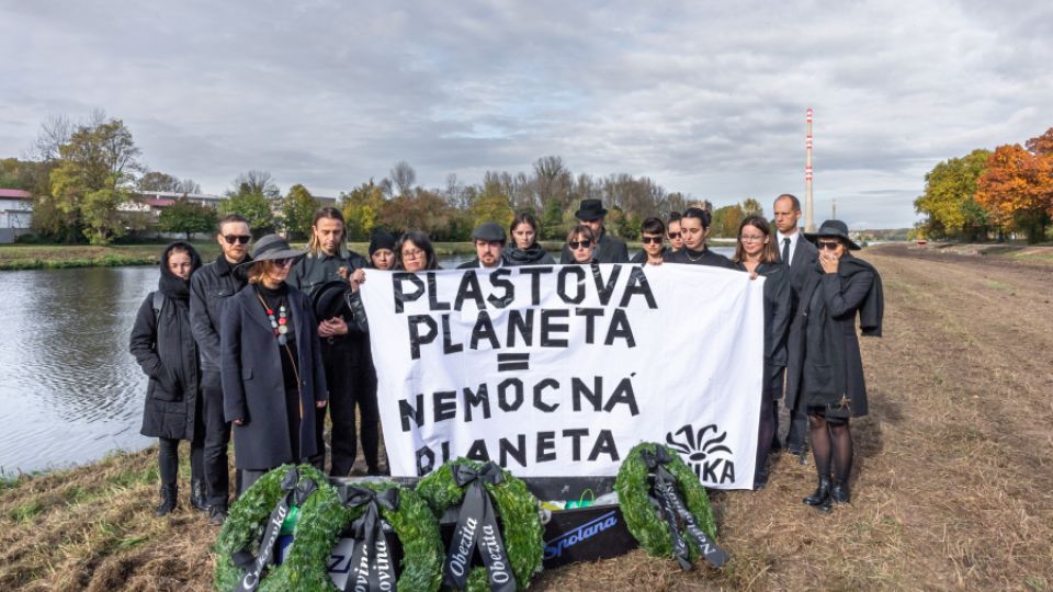 Znečištění plasty bude řešit nová mezinárodní úmluva. Nesmí při tom přehlížet chemické látky!