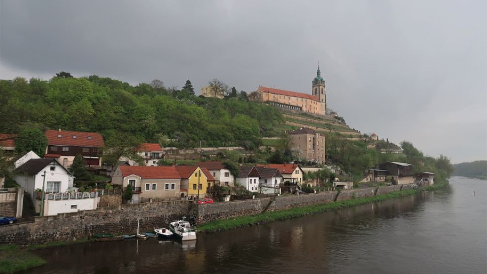 Spalovna zdravotnického odpadu na lodi u Mělníka