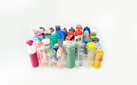 Plastic bottles for children contain harmful plasticisers. Some of them were purchased in the Czech Republic
