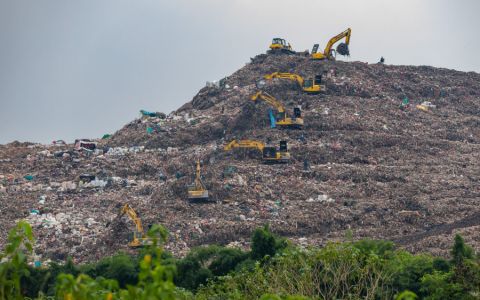 New study reveals toxic eggs and massive pollution in Java. Experts call for strict Global Plastic Treaty