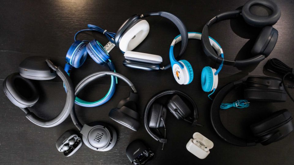 Chemická loterie na uších. Polovina plastových sluchátek obsahuje problematické přísady