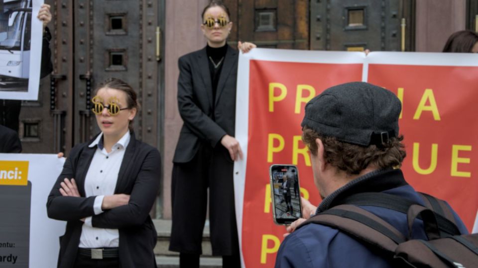 Průzkum Arniky: Jak developeři umlčují veřejnost