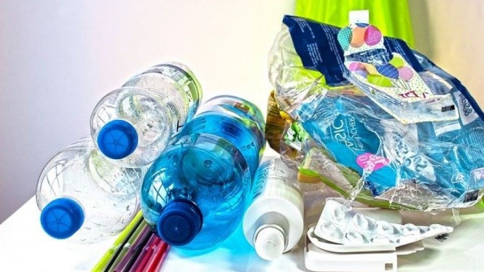 Chemical recycling of plastics: so far an ineffective solution producing toxic substances