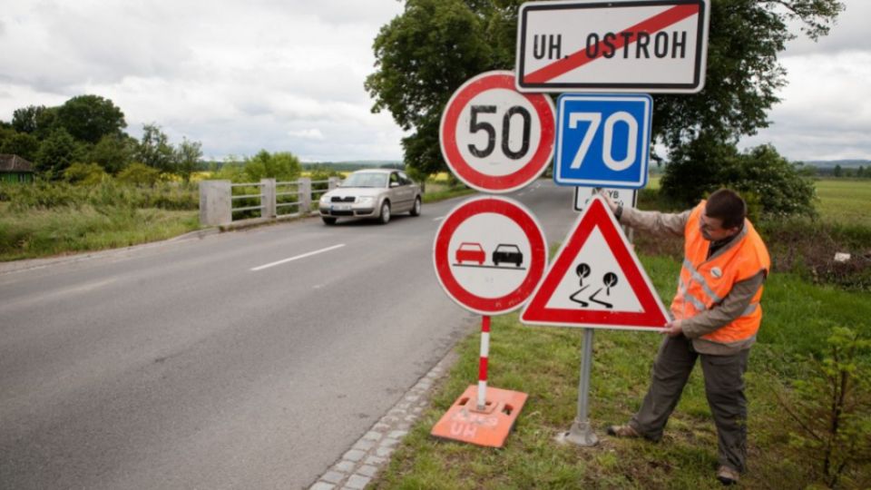 Páté natírání bezpečnostních pruhů na aleje - Uherský Ostroh