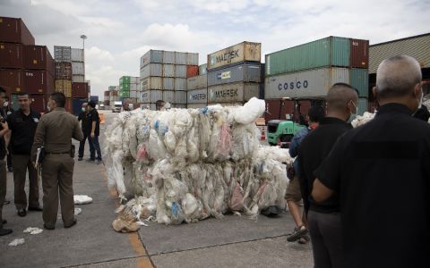 Thajsko zakáže dovoz plastového odpadu od roku 2025