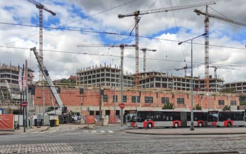 Přes 100 000 stran za týden? Zastupitelé mají minimum času na nastudování Metropolitního plánu