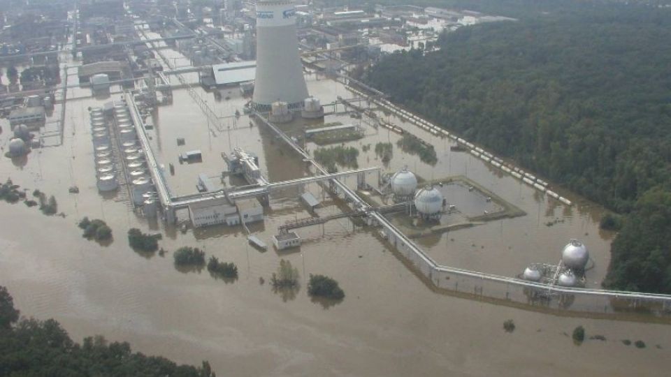 Spolana Neratovice during the floods 29.8.2002