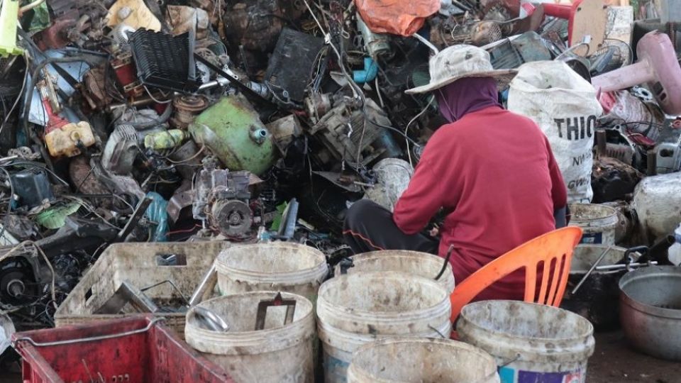 Kam s ním? Odpad z rozvinutých zemí zaplavuje jihovýchodní Asii