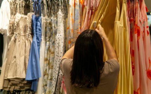 Chemická recyklace textilu: sliby, nebo řešení?