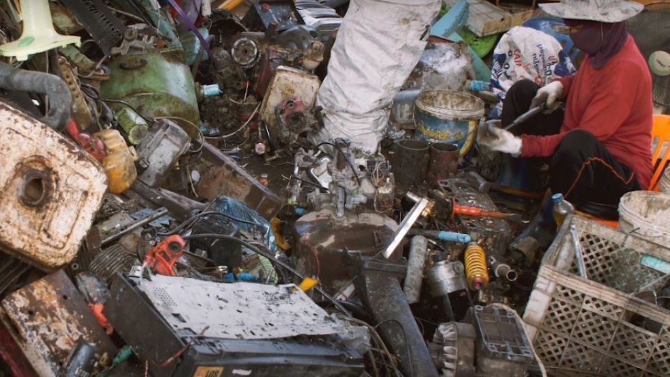 “The secret life” of the dangerous e-waste – its journey and what you might not know about it