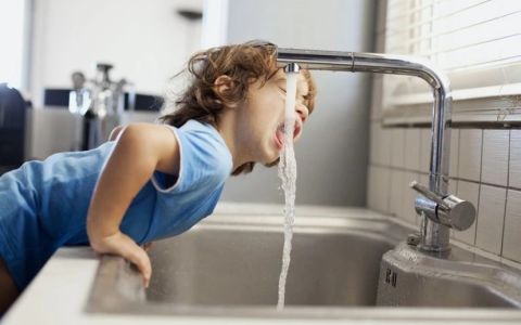 Soudy a investoři mění pravidla hry. Proč se „věčné chemikálie“ stávají pro firmy neudržitelným rizikem?