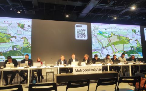 Nedostatek míst ve školách, školkách i domovech pro seniory? Metropolitní plán situaci ještě zhorší