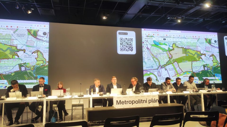 Nedostatek míst ve školách, školkách i domovech pro seniory? Metropolitní plán situaci ještě zhorší