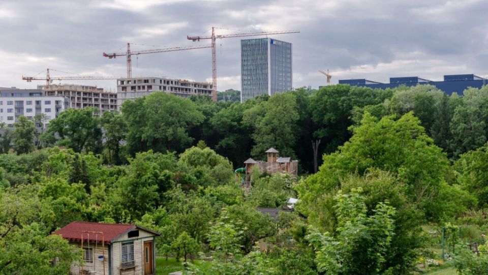Město a zahrádkové osady: Mizející zahrádky ve Vysočanech, adaptační opatření, proměna města