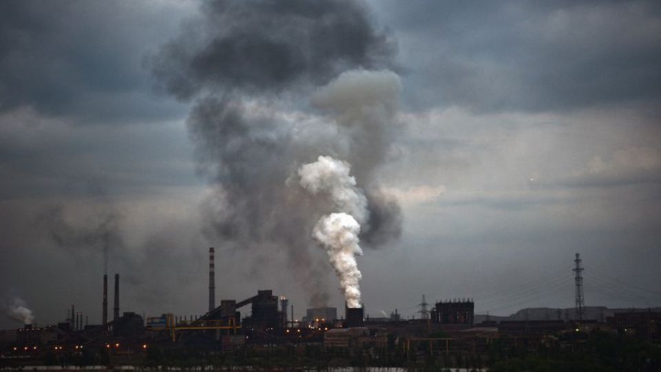Jedovaté ovzduší: Satelity Evropské kosmické agentury potvrdily nejvíce znečištěné oblasti Ukrajiny