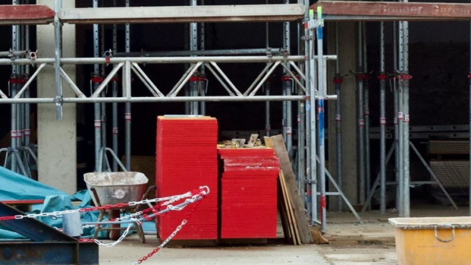 Konec rozvoje dostupného bydlení. Vláda škrtá peníze v rozpočtu i podporu klíčovým organizacím