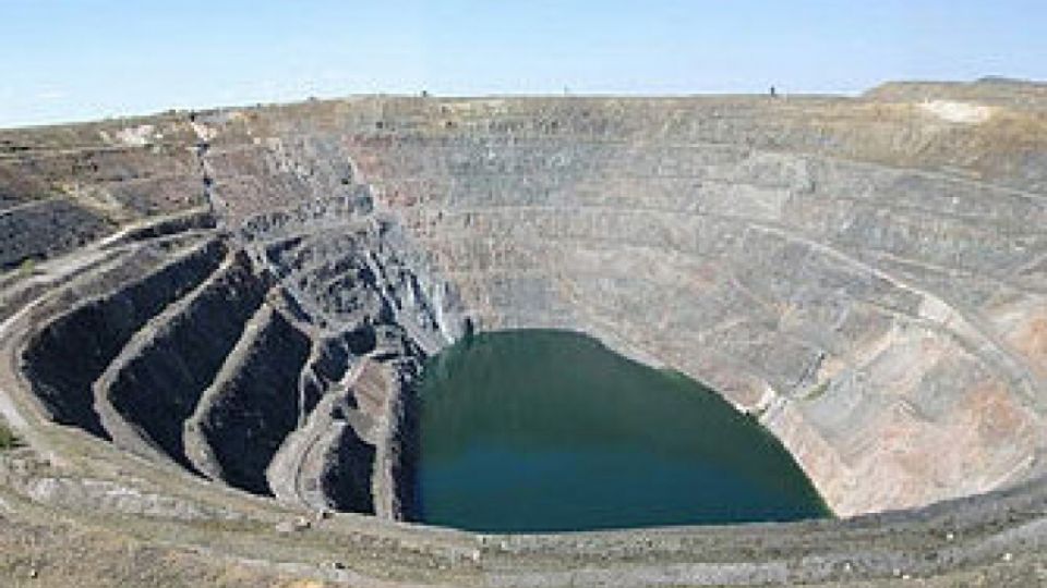 Stepnogorsk: unsecured uranium tailing ponds
