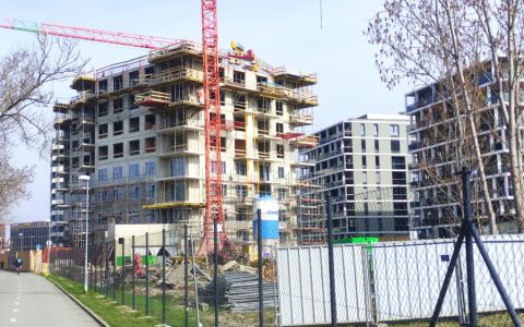 Sněmovna odmítá zveřejnit autory stavebního zákona. Kritici varují před chaosem a riziky