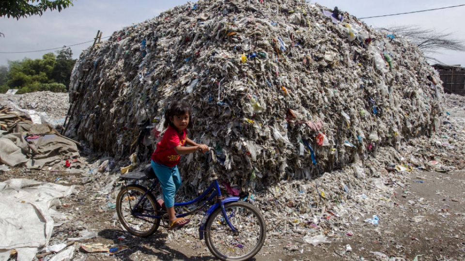 Krize s plasty si žádá vytvoření mezinárodní plastové úmluvy. Světoví lídři položili její první stavební kámen
