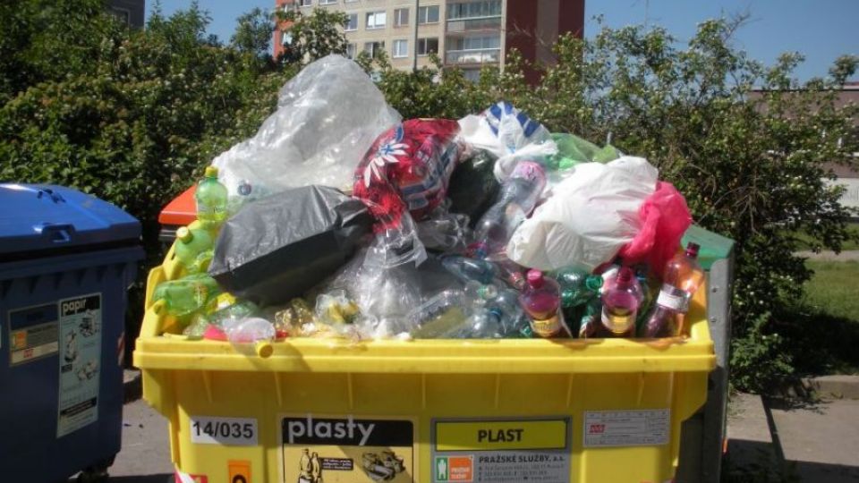 O plastech, nutnosti snižovat jejich spotřebu a jejich recyklaci