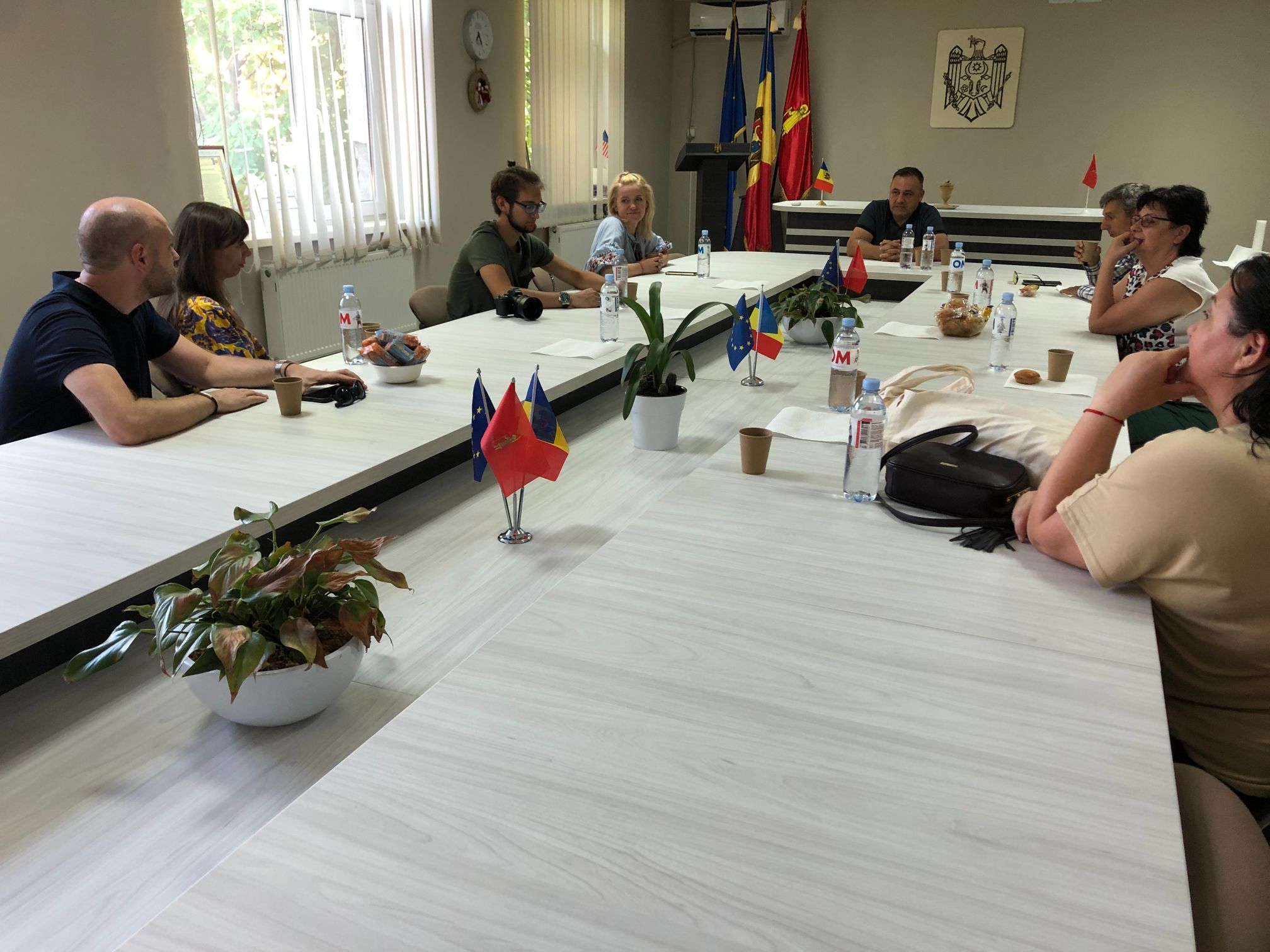 Stefan-Voda meeting with mayor.jpg