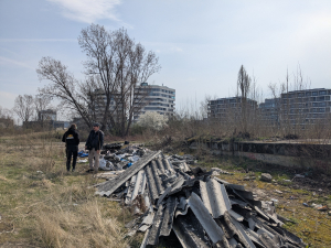Karcinogenn&iacute; azbest v centru Prahy. Jen p&aacute;r metrů od cyklostezky