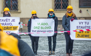 Poslanci nemaj&iacute; shodu, jestli podpořit demokratick&eacute; a transparentn&iacute; povolov&aacute;n&iacute; staveb. Napi&scaron;te jim!