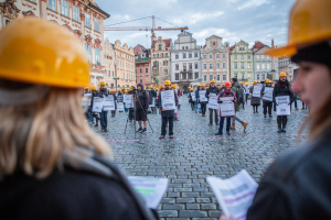 Stavebn&iacute; z&aacute;kon ček&aacute; na projedn&aacute;n&iacute; v Sen&aacute;tu. Naprav&iacute; sen&aacute;toři poru&scaron;en&iacute; programov&eacute;ho prohl&aacute;&scaron;en&iacute; vl&aacute;dy?