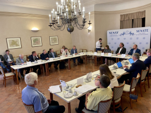 Arnika se z&uacute;častnila kulat&eacute;ho stolu v Sen&aacute;tu kvůli pl&aacute;nům na novou spalovnu v Rybitv&iacute;