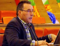 Roland Weber speaking during international conference.