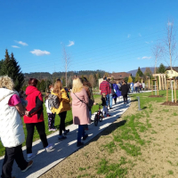 Procházka parkem pod horami