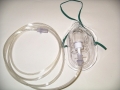 Ilustrační foto (hadička z PVC napojená na dýchací masku)