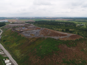 Ministerstvo životn&iacute;ho prostřed&iacute; vydalo souhlasn&eacute; stanovisko s roz&scaron;&iacute;řen&iacute;m skl&aacute;dky provozovan&eacute; nejbohat&scaron;&iacute;m Čechem