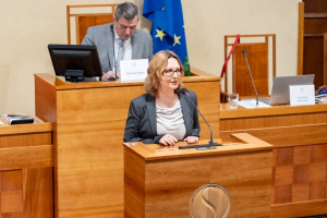 Sen&aacute;t hostil semin&aacute;ř o PFAS: Odborn&iacute;ci a sen&aacute;toři volaj&iacute; po urychlen&eacute;m z&aacute;kazu &bdquo;věčn&yacute;ch chemik&aacute;li&iacute;&ldquo;